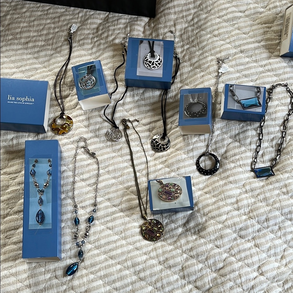 Lia Sophia Jewelry Lot - Picture 9 of 11